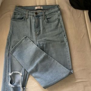 knee slit jeans